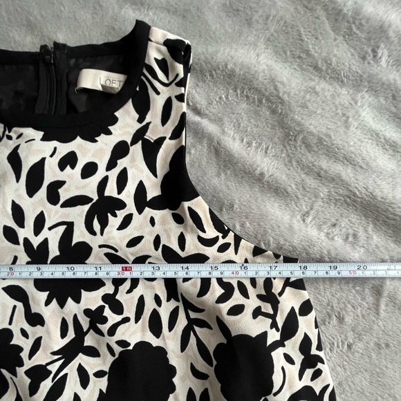 LOFT Petite overlay top Black beige Floral Split Back Dress - Size 6P - Picture 4 of 9